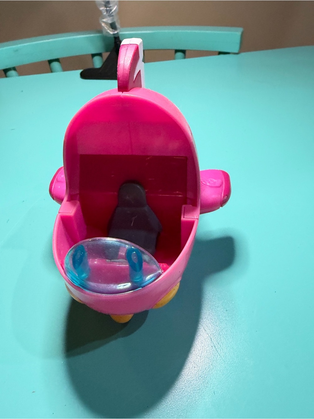 Source Unknown Pink Toy Airplane Seat with Blue Windshield